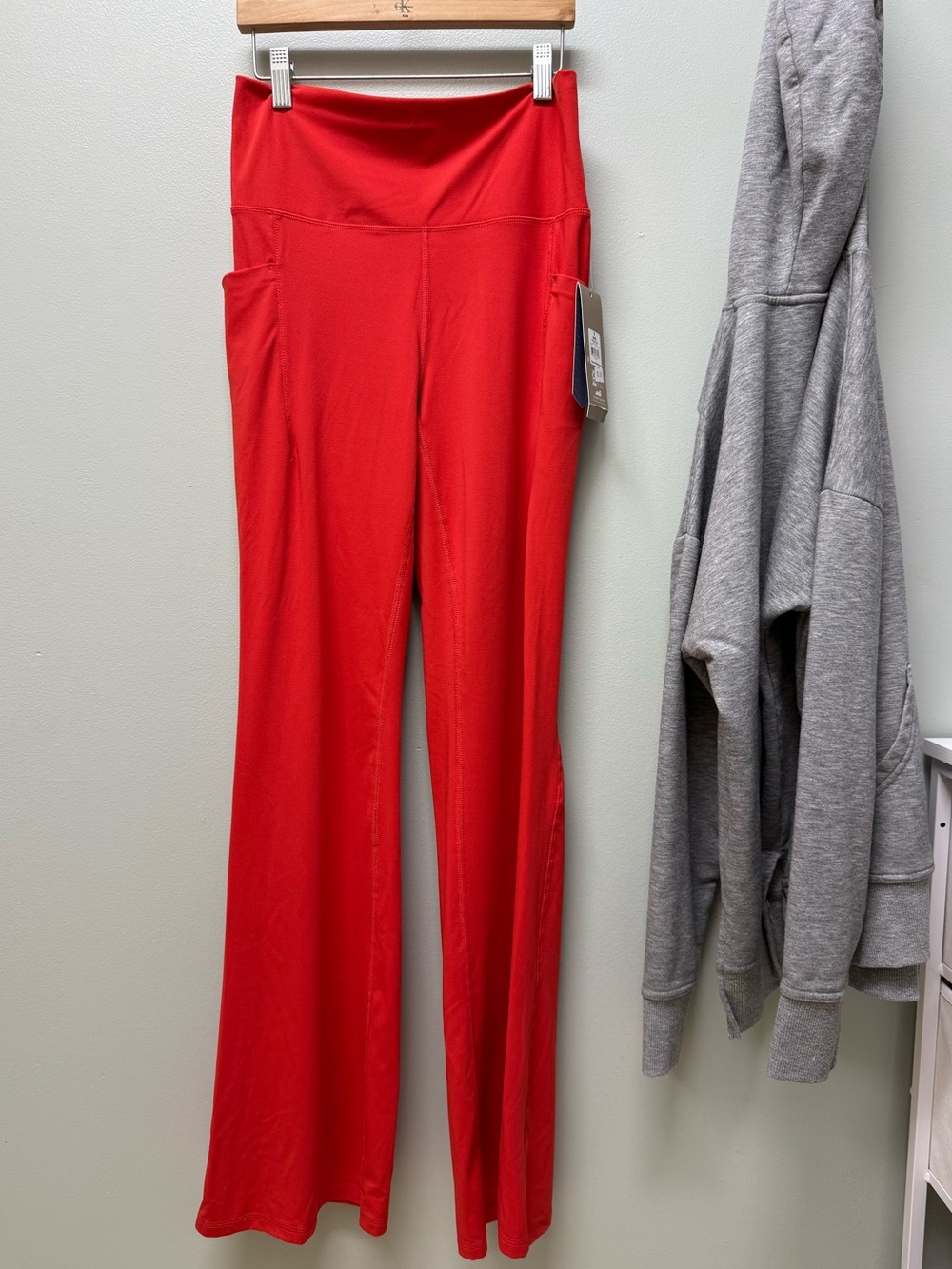 Avia new SoftSculpt red flare leggings small
